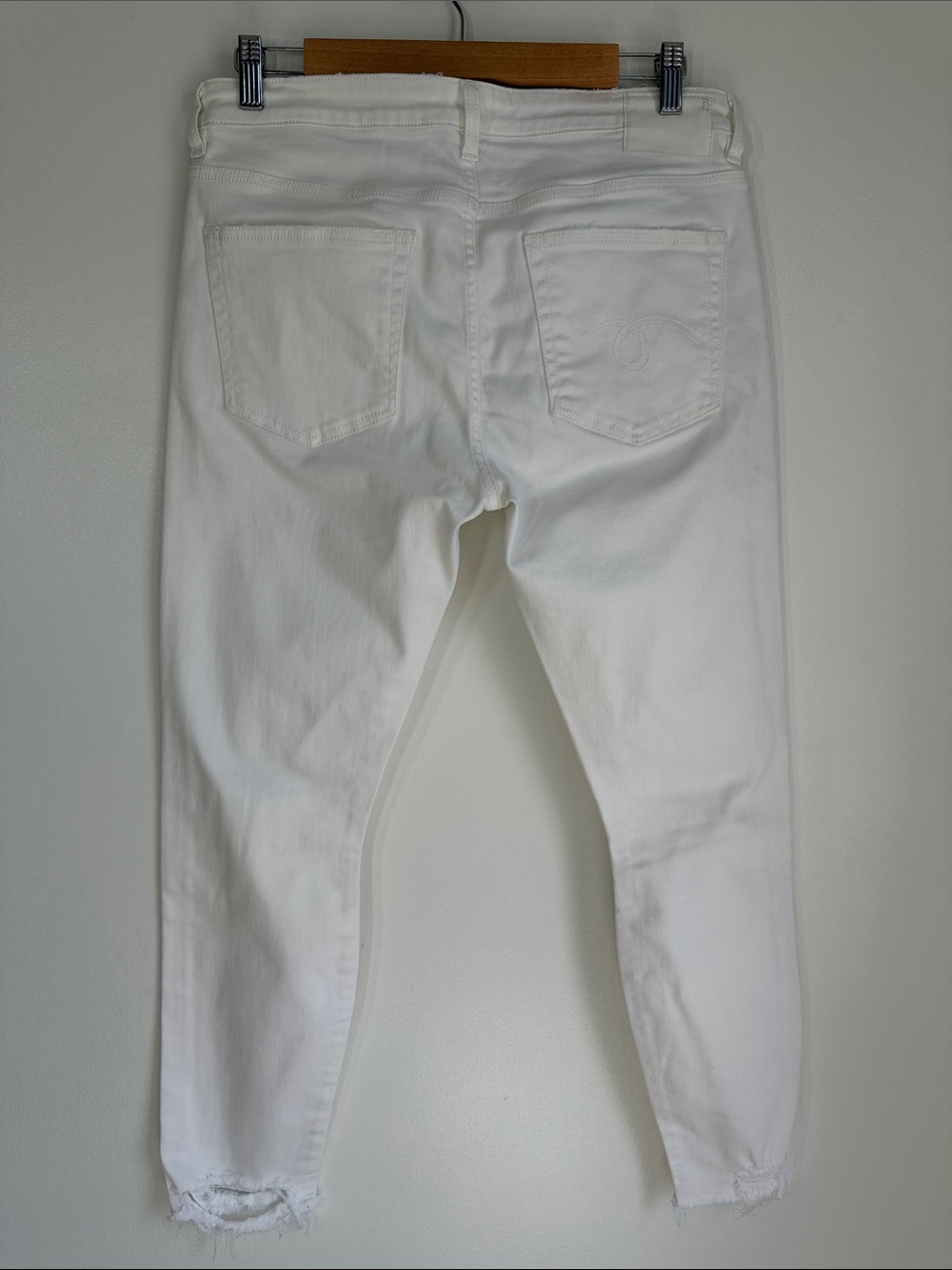 R 13 Distressed Boy Skinny in Warren White - Size 30 - Picture 2 of 9